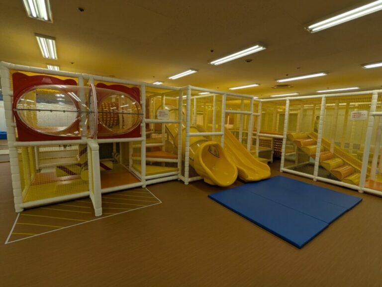 にこにこらんどの室内遊び場