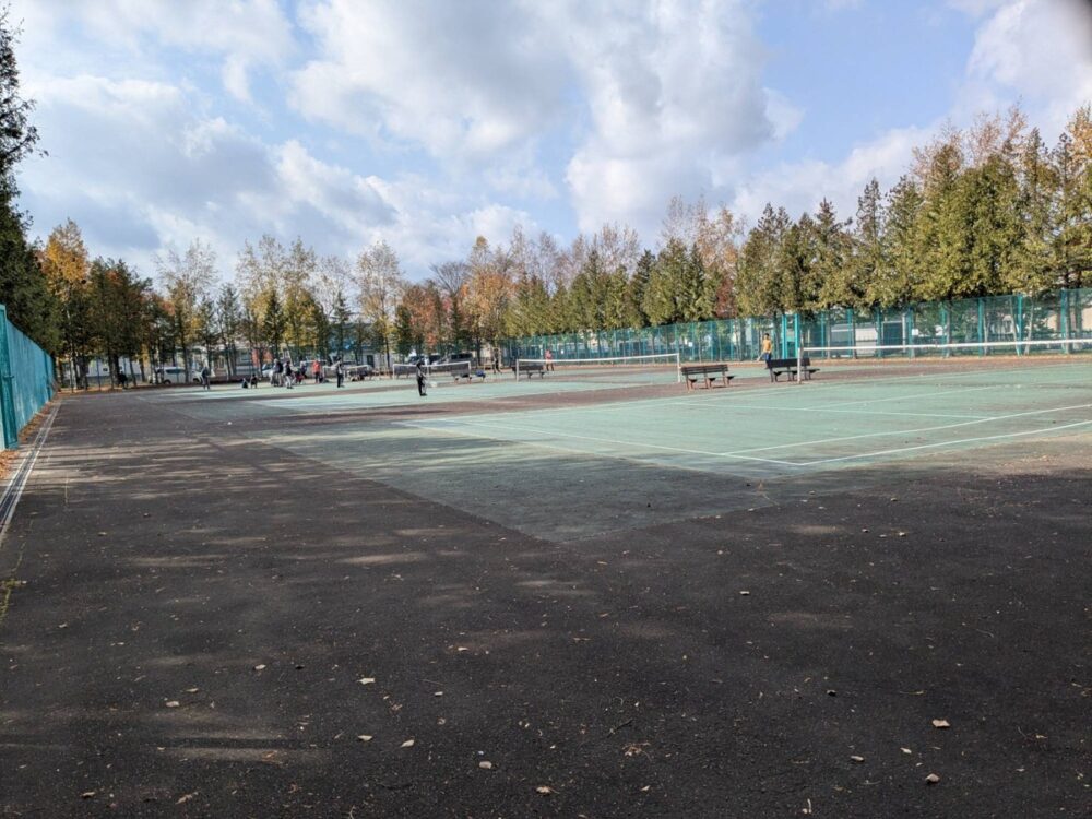 末広中央公園のテニスコート